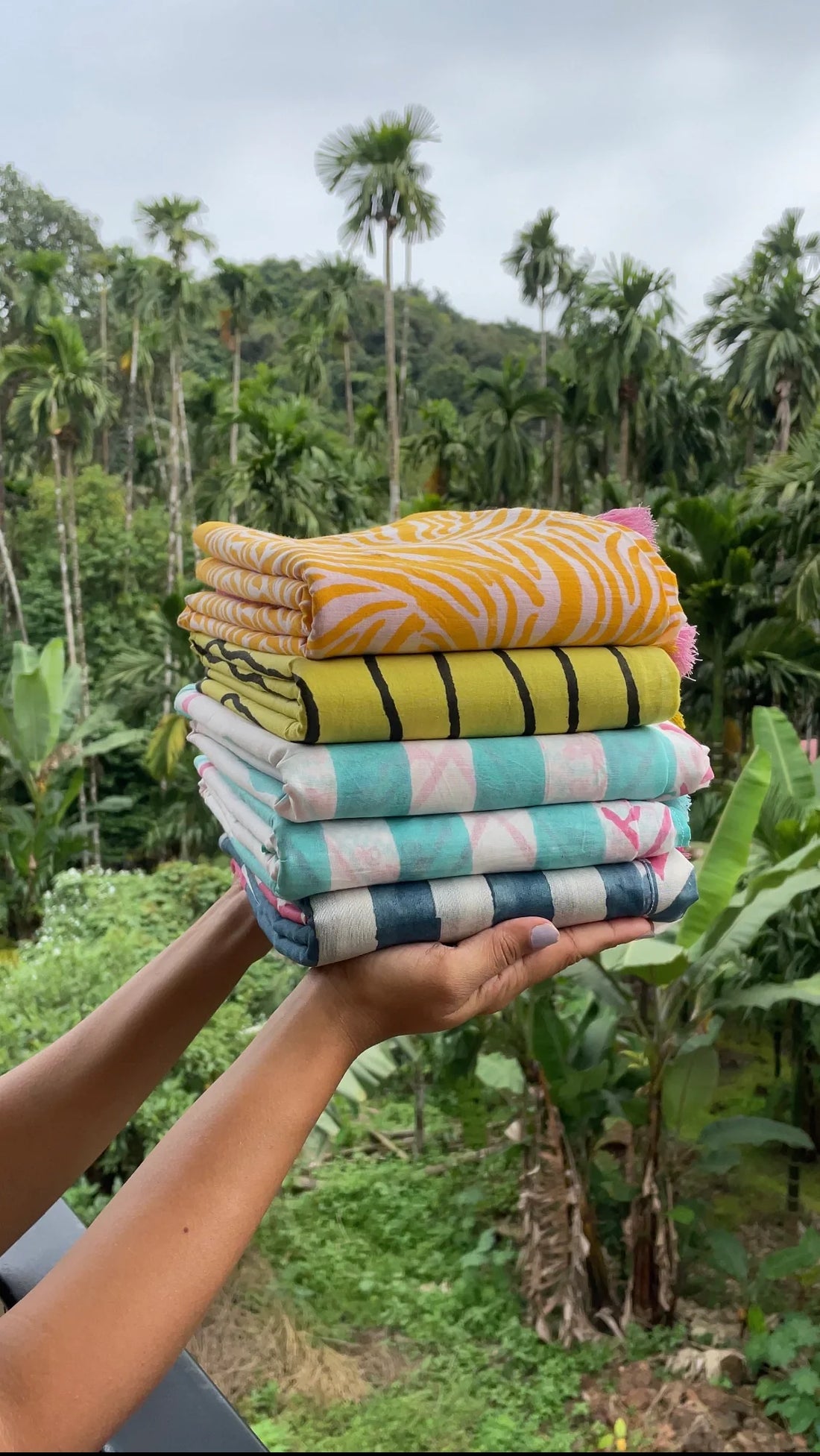 How to test the purity of a saree fabric?