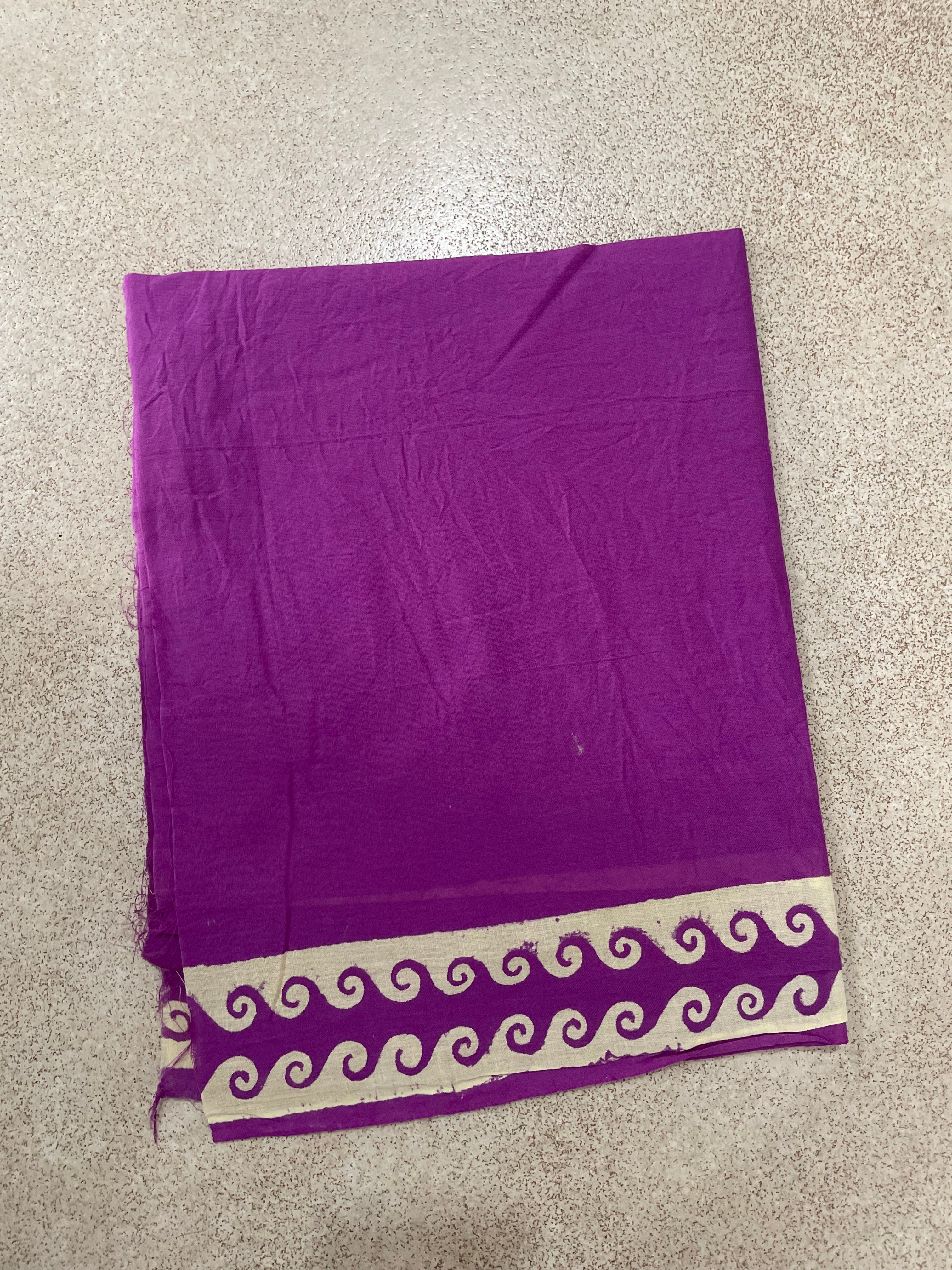 Purple Mogasu Lua saree blouse piece fabric with a decorative white border on a beige carpet