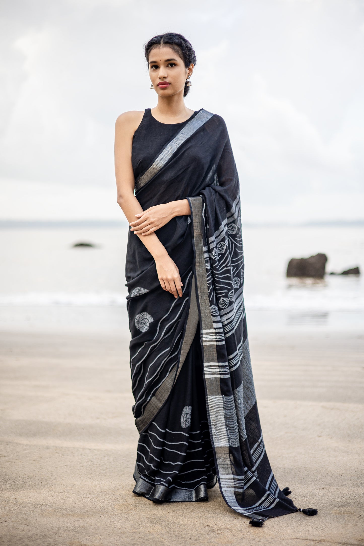 Conchas Black ~ Linen