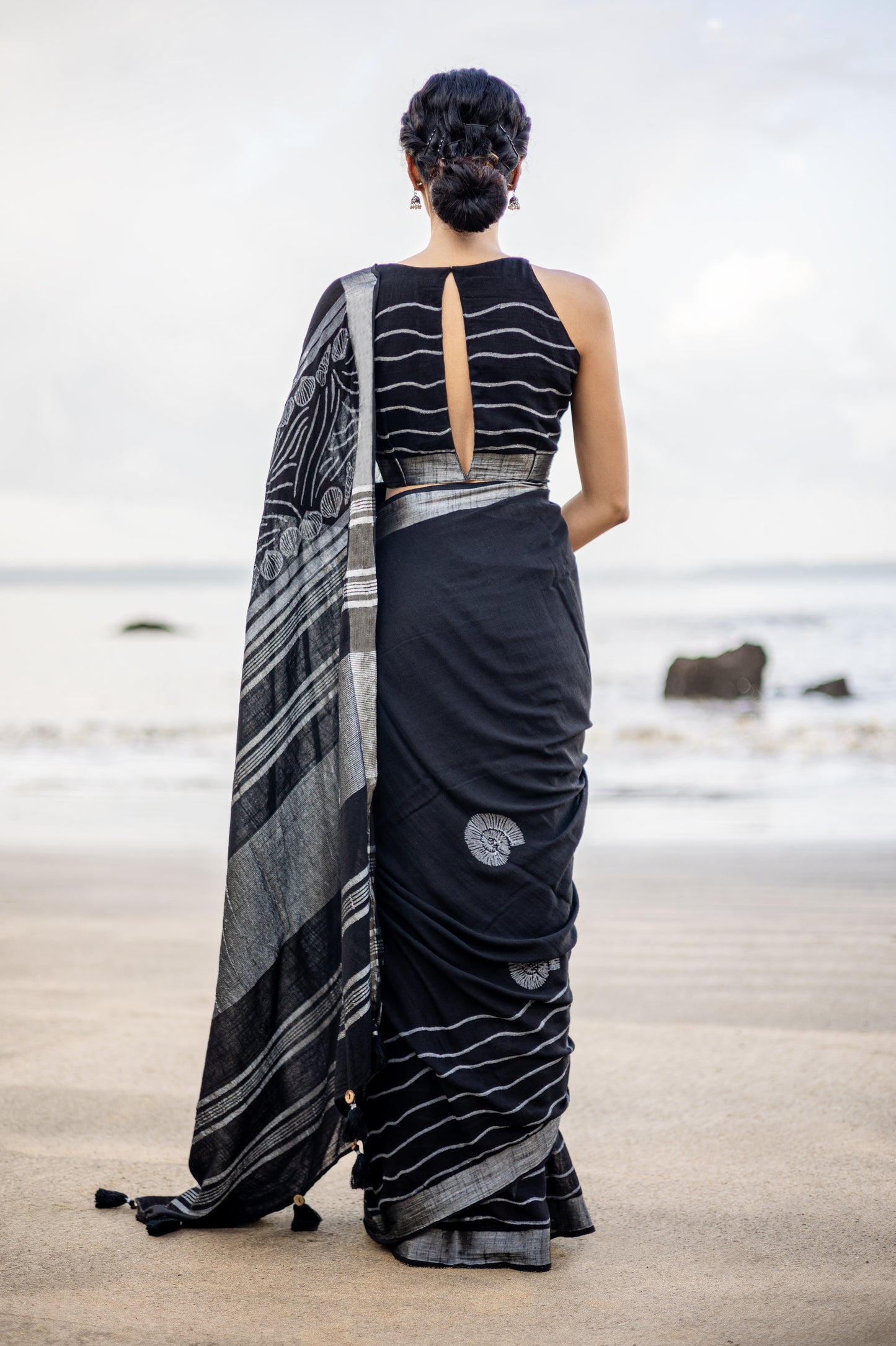 Conchas Black ~ Linen