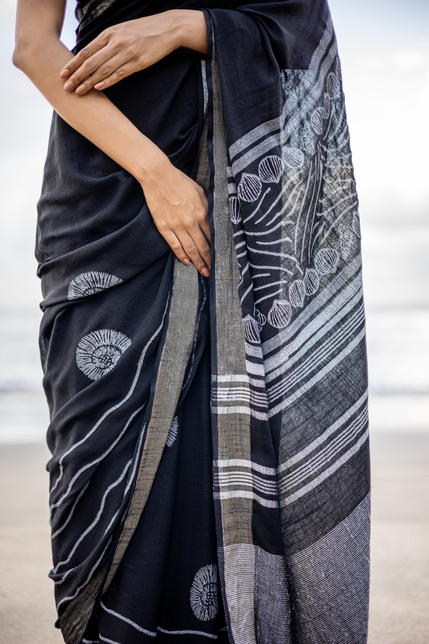 Conchas Black ~ Linen