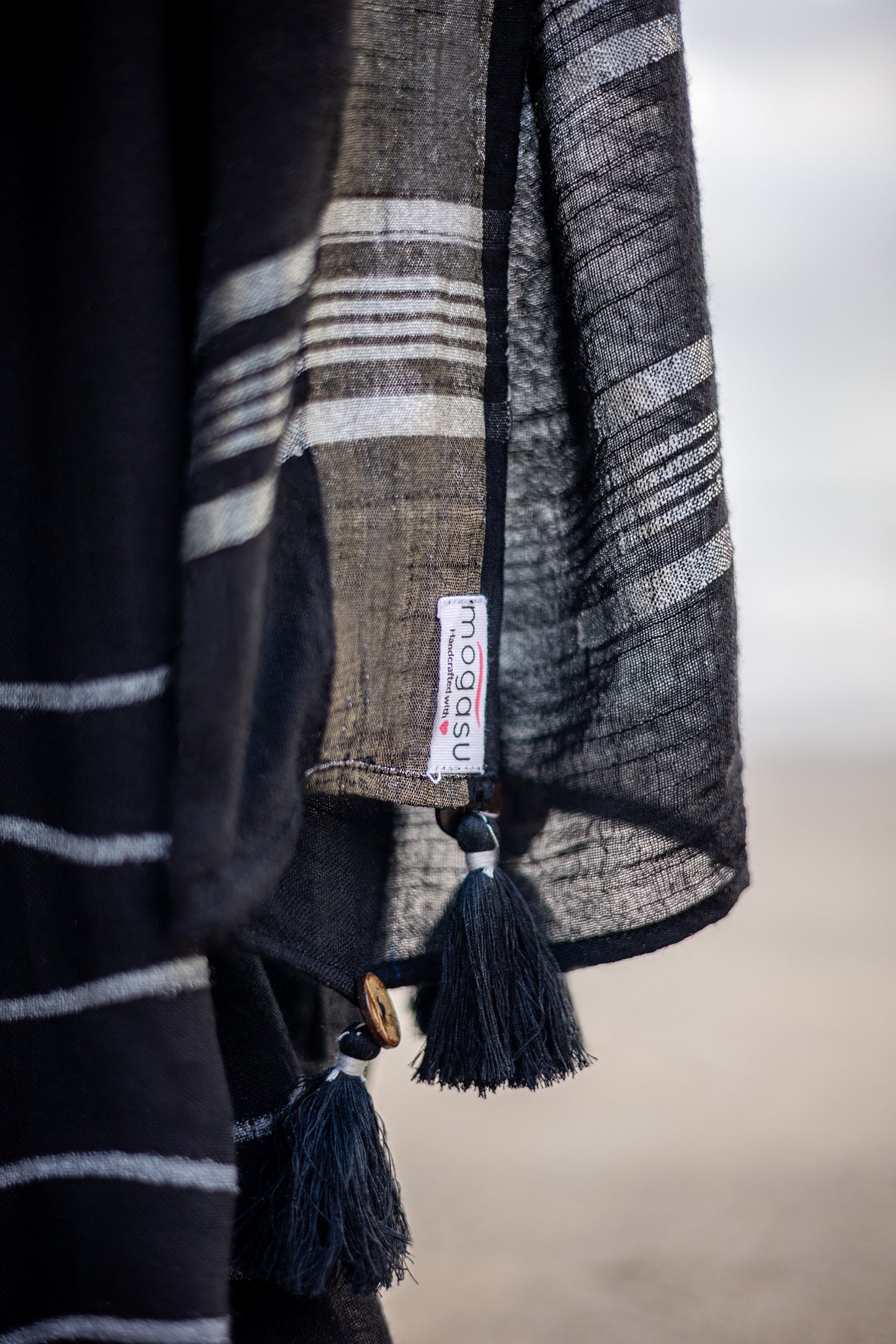 Conchas Black ~ Linen