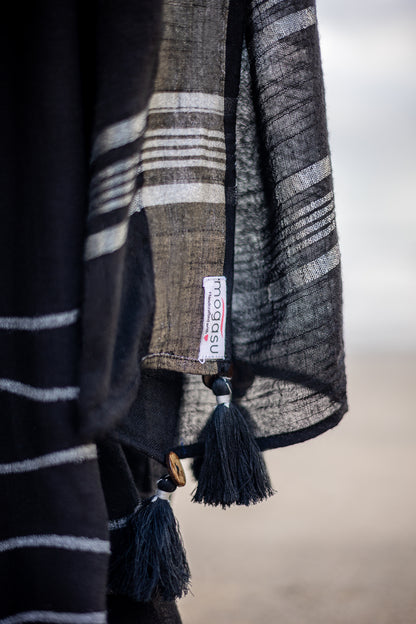 Conchas Black ~ Linen