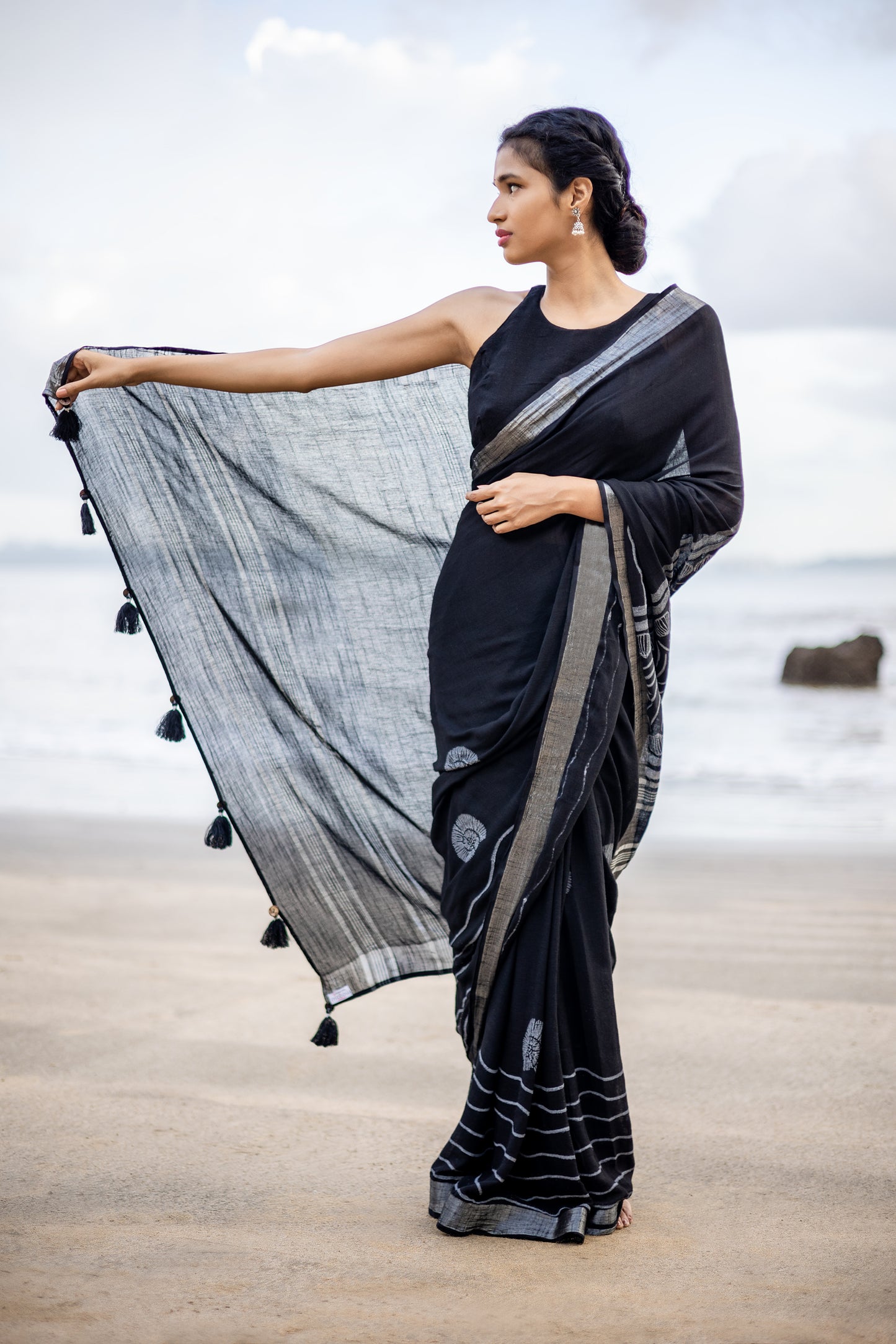 Conchas Black ~ Linen