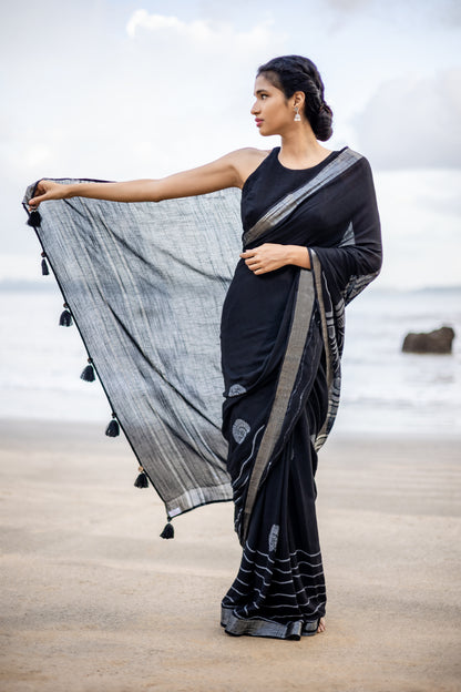 Conchas Black ~ Linen
