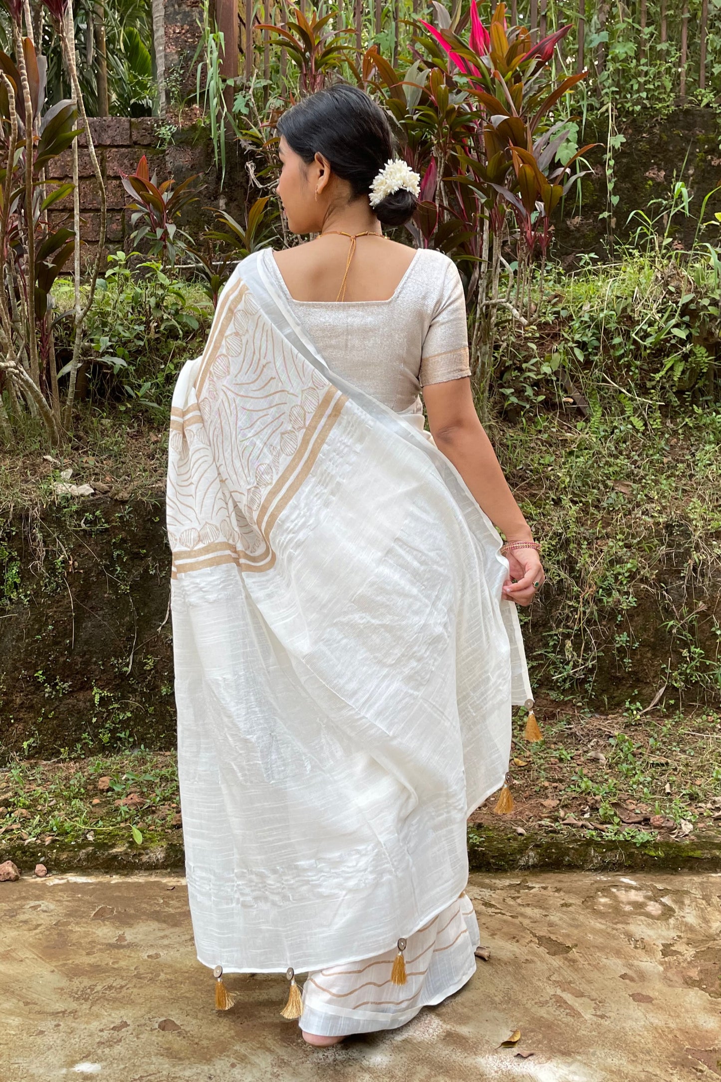 Conchas White ~ Linen