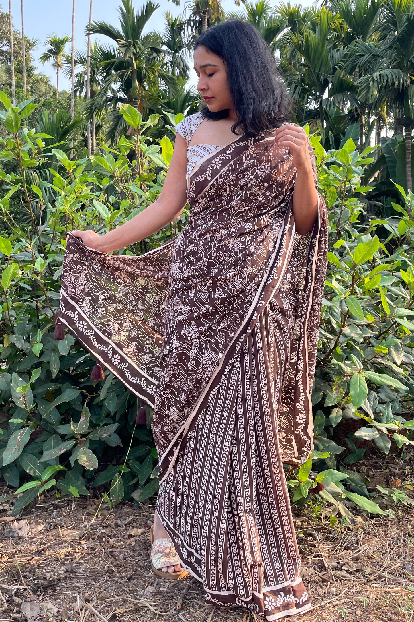 Woman in a Mogasu Mushroom print saree standing in a spice plantation in Goa