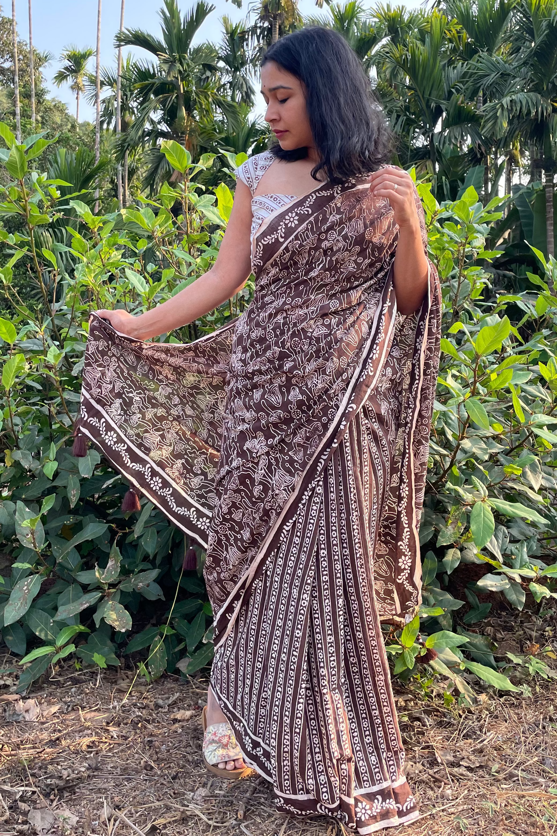 Woman in a Mogasu Mushroom print saree standing in a spice plantation in Goa