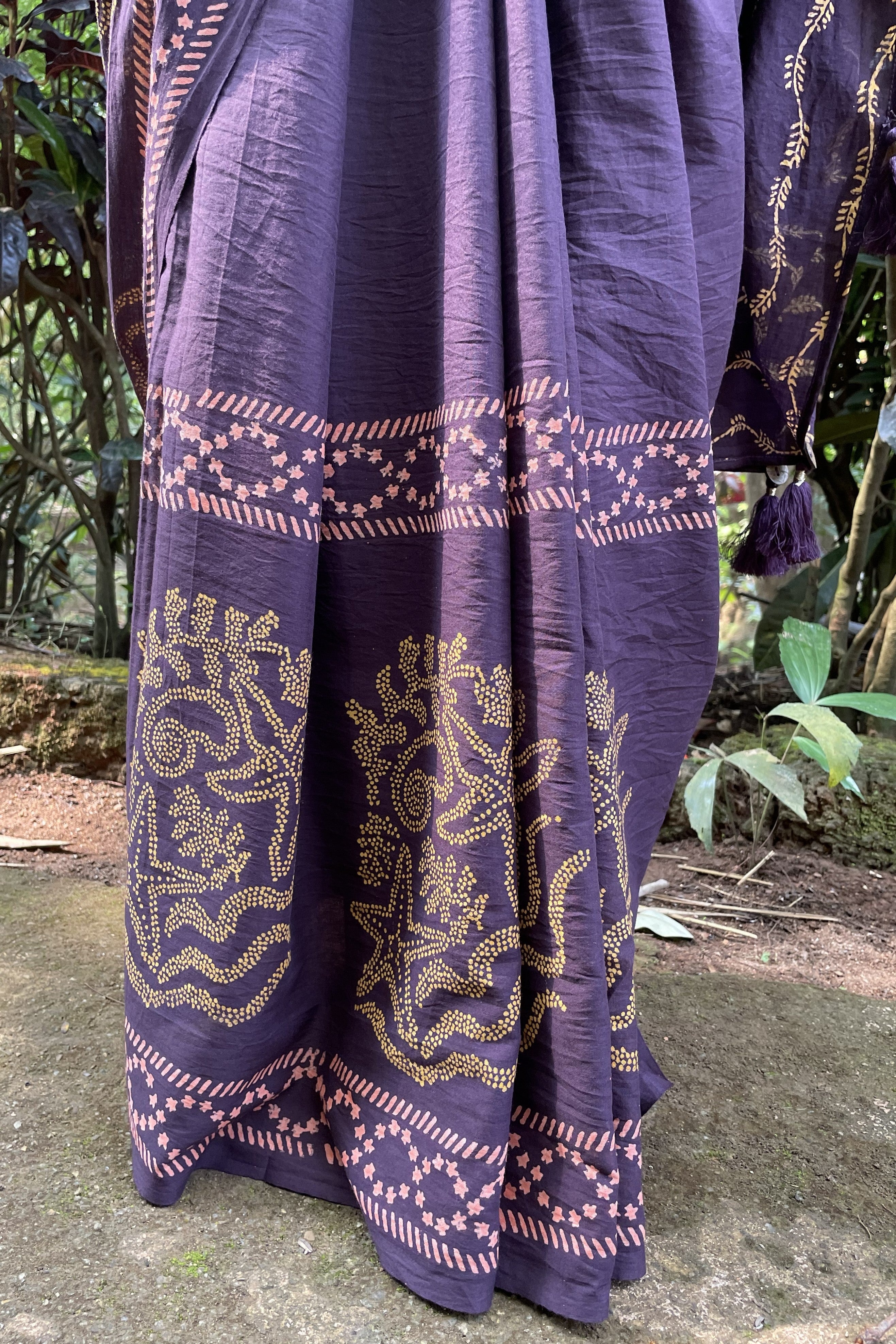 Purple saree details with gold patterns on a natural background. Mogasu’s Noa saree details 