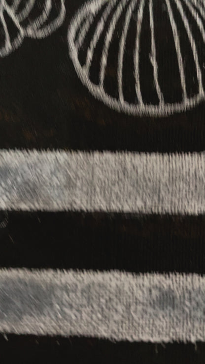 Conchas Black ~ Linen
